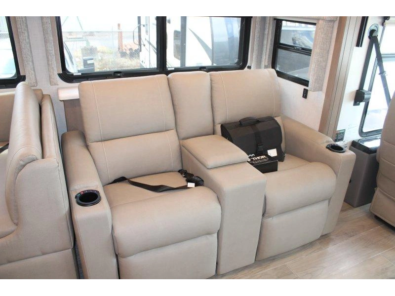 Thor Motor Coach Aria 3702 2027 alt