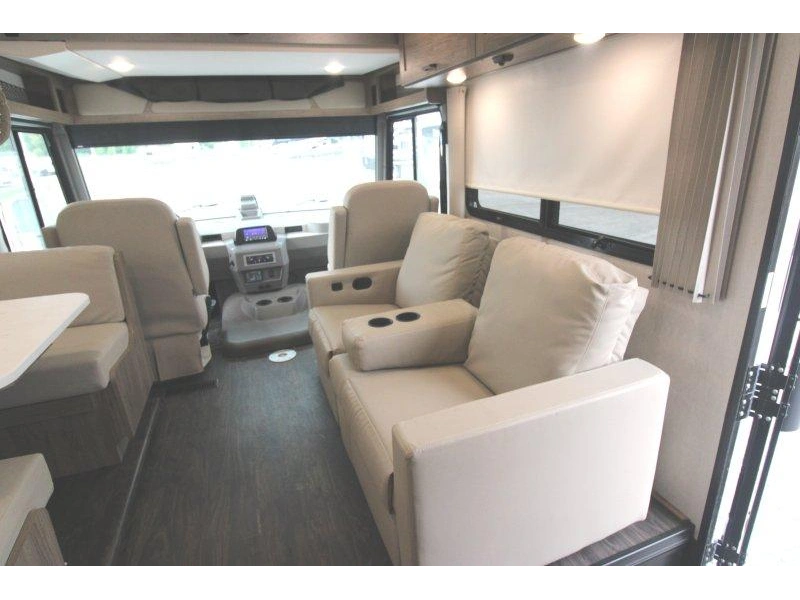 2024 Winnebago Sunstar 33k alt