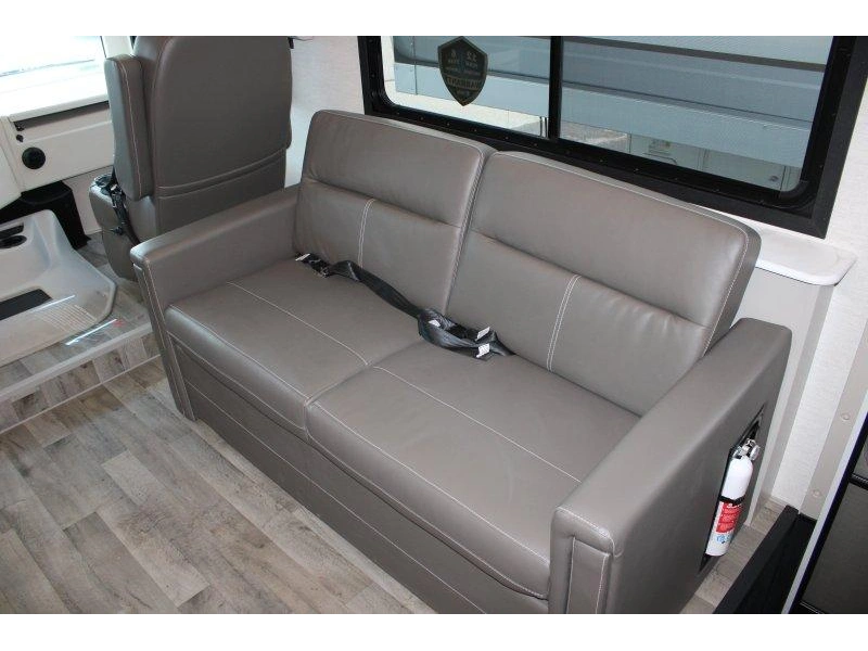 Thor Motor Coach Resonate 30c 2026 alt
