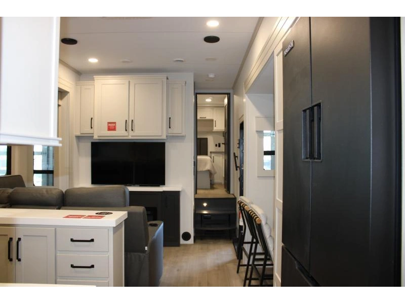 Grand Design Momentum 344m 2026 alt