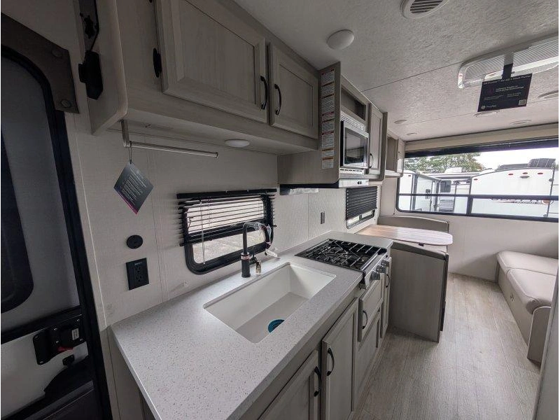 Coachmen Catalina 221epic 2027 alt