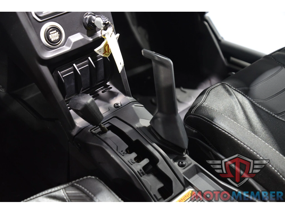 2026 Can-am Maverick X3 Max X Rs Turbo Rr Triple Black_10.25 In Infotainment alt