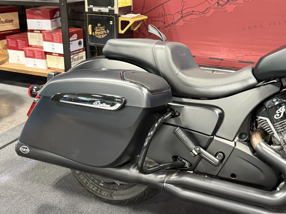 2026 Indian Motorcycle Challenger 112 Dark Horse® With Powerband Audio alt