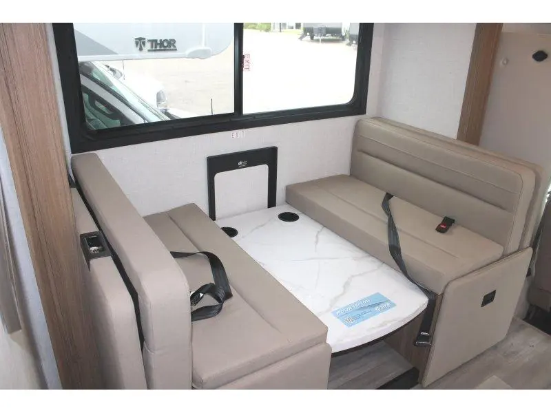 2027 Thor Motor Coach Four Winds 25Z