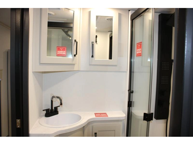 Grand Design Momentum 344m 2026 alt