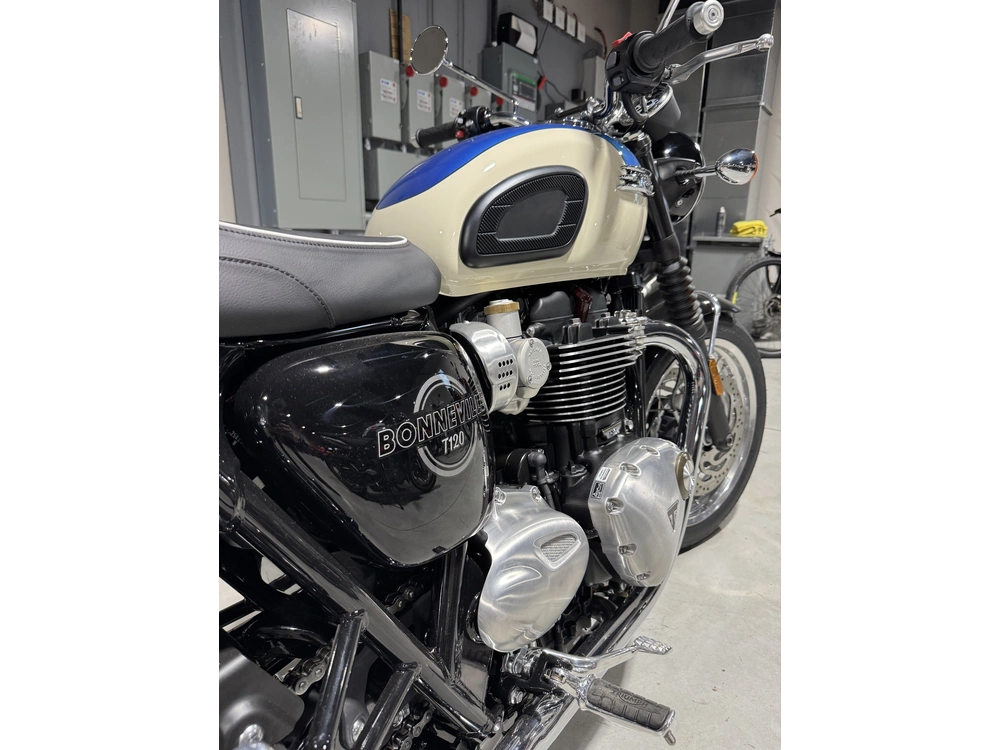 2026 Triumph Bonneville T120 alt