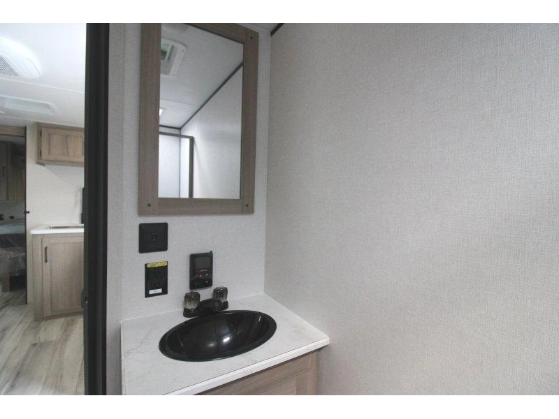 Keystone Rv Coleman 22bx 2027 alt
