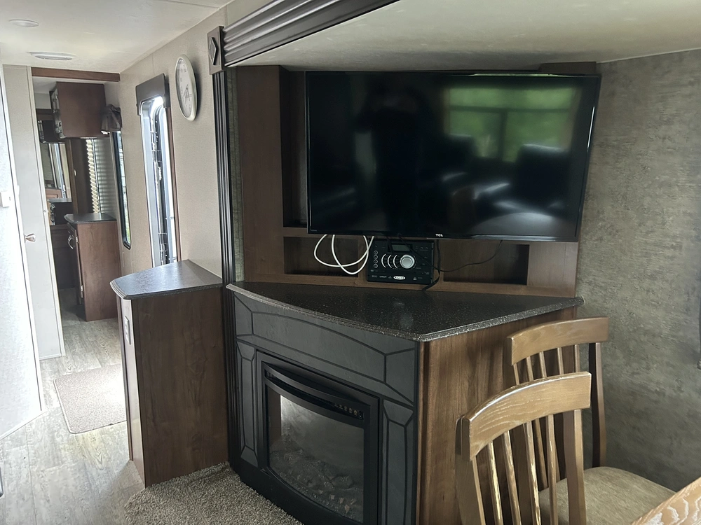 2017 Forest River Freedom Express 293rlds alt