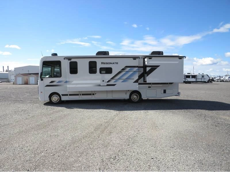 Thor Motor Coach Resonate 30c 2026 alt