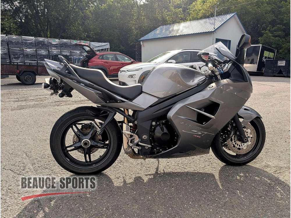 2009 Triumph Sprint St 1050 ⚡ Moto 3 Cylindres Performance Routière alt