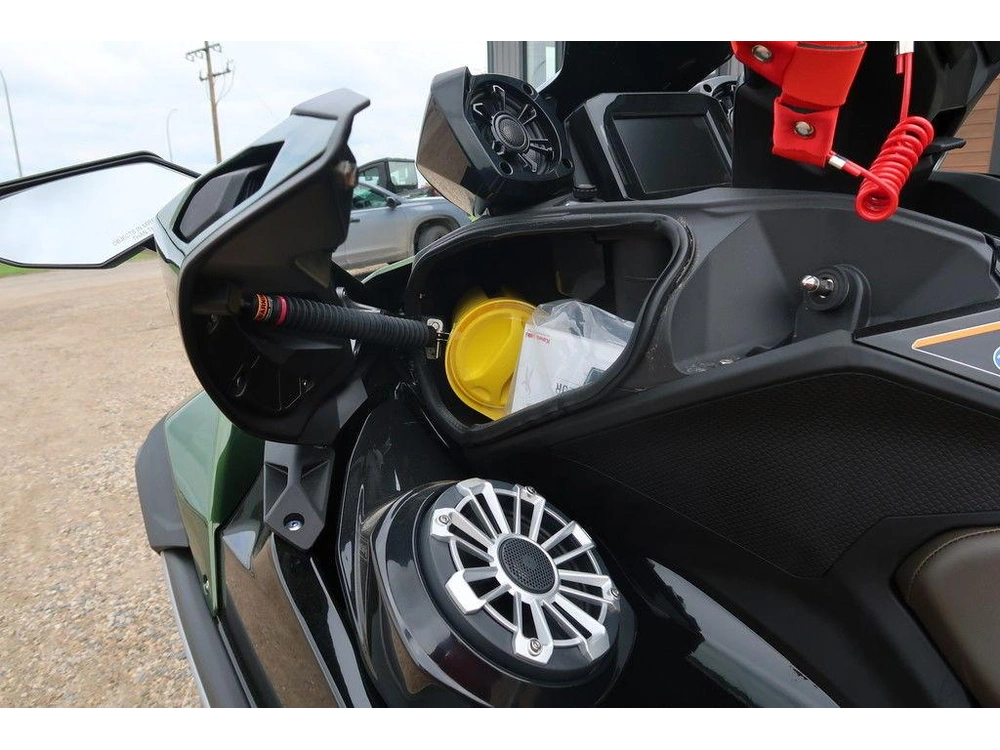 2025 Kawasaki Ultra 310lx alt
