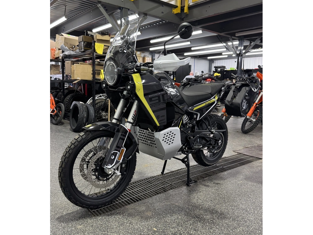 Husqvarna Norden 901 Expeditio 2025 alt