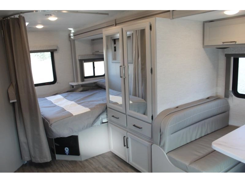 Thor Motor Coach Four Winds 24f 2025 alt