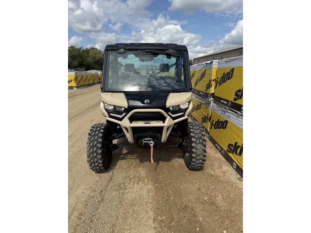 2024 Can-Am Defender Limited HD10