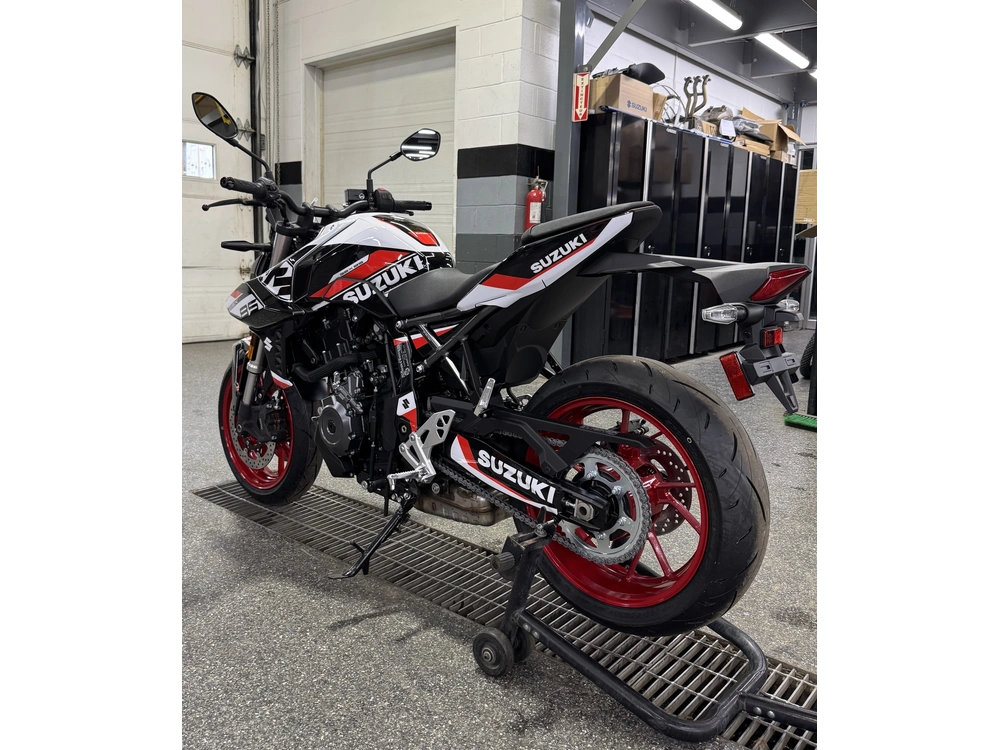 2025 Suzuki Gsx-8sm5 alt