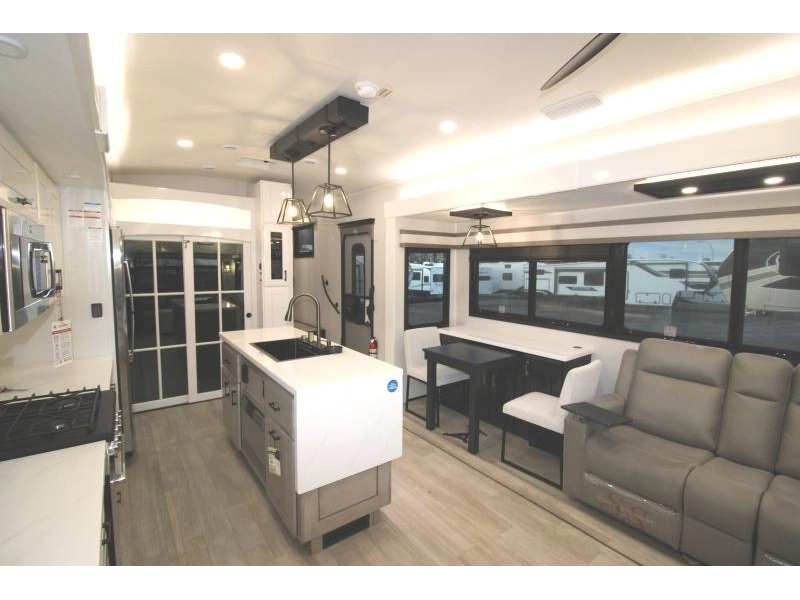 Jayco Pinnacle 38kpts 2026 alt
