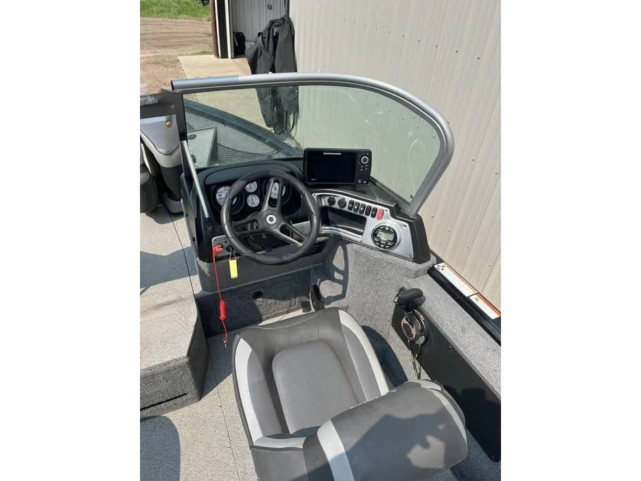 2018 Lund Boat Co 1775 Impact alt
