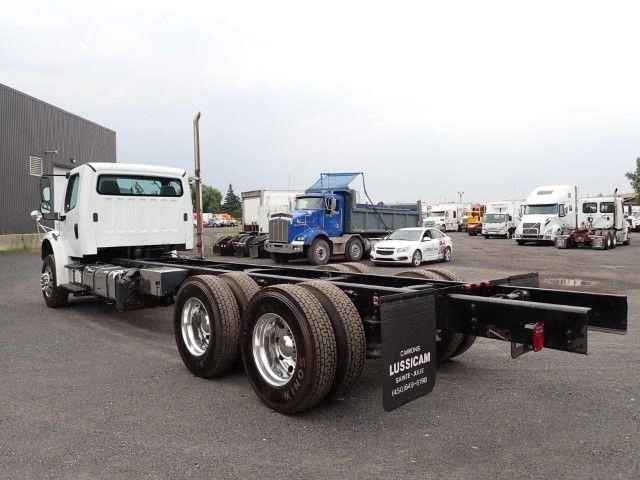 Freightliner M2-106 2013
