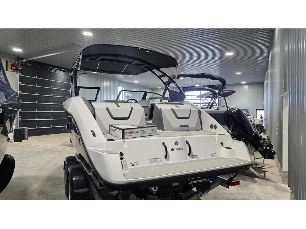 2026 Yamaha Ar 220 alt