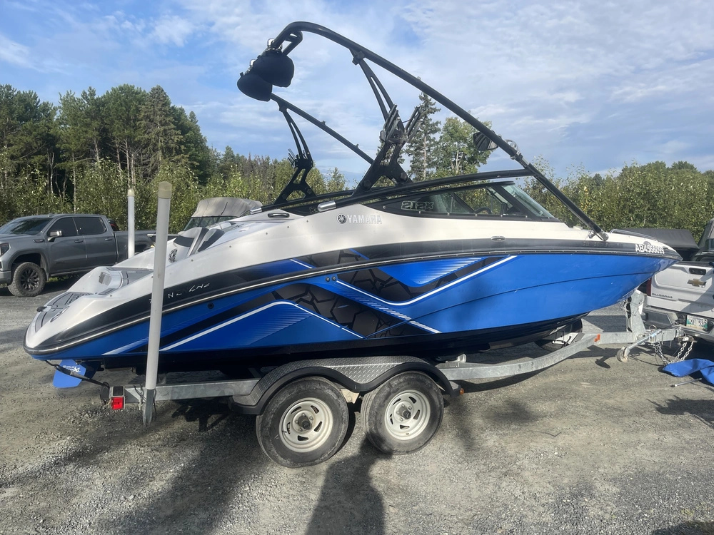 2014 Yamaha 212x alt