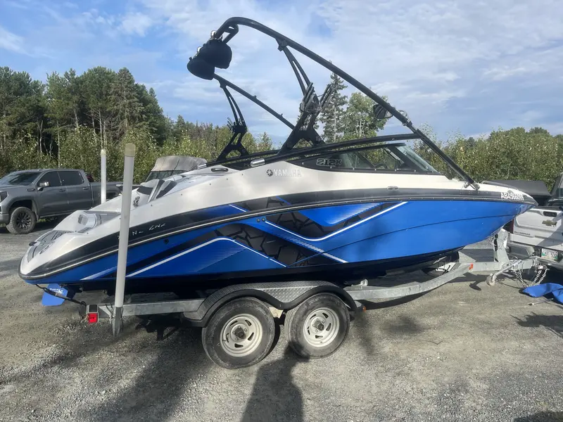 2014 Yamaha 212x alt