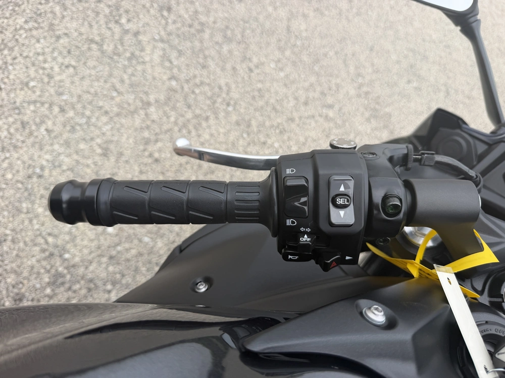 2026 Kawasaki Ninja 650 alt
