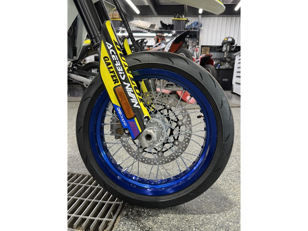 2025 Suzuki Dr-z4sm alt