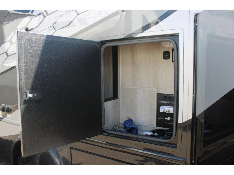 Dynamax Isata 3 24tw 2027 alt