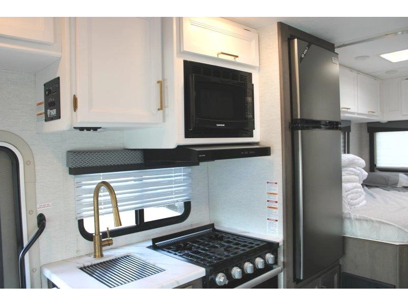 Thor Motor Coach Four Winds 22e 2025 alt