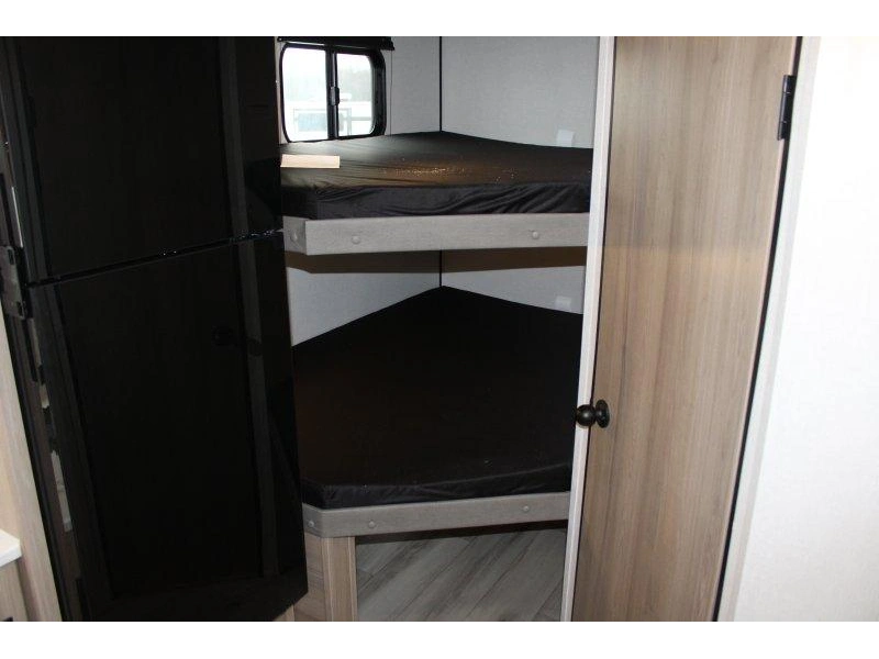 Keystone Rv Coleman 25b 2026 alt