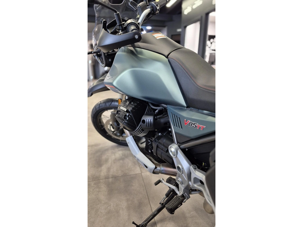 Moto Guzzi V85tt 2023 alt