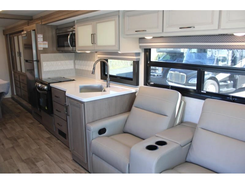 Thor Motor Coach Hurricane 29l 2026 alt