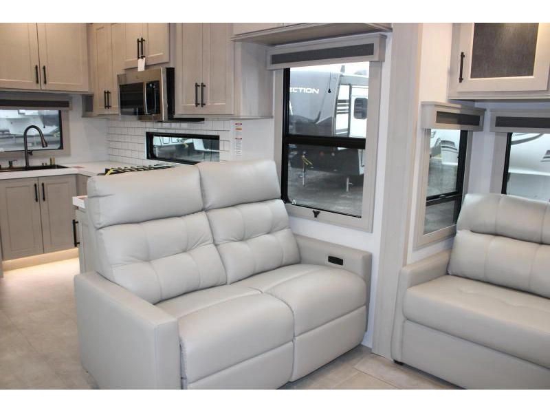 Grand Design Solitude 417kb 2026 alt