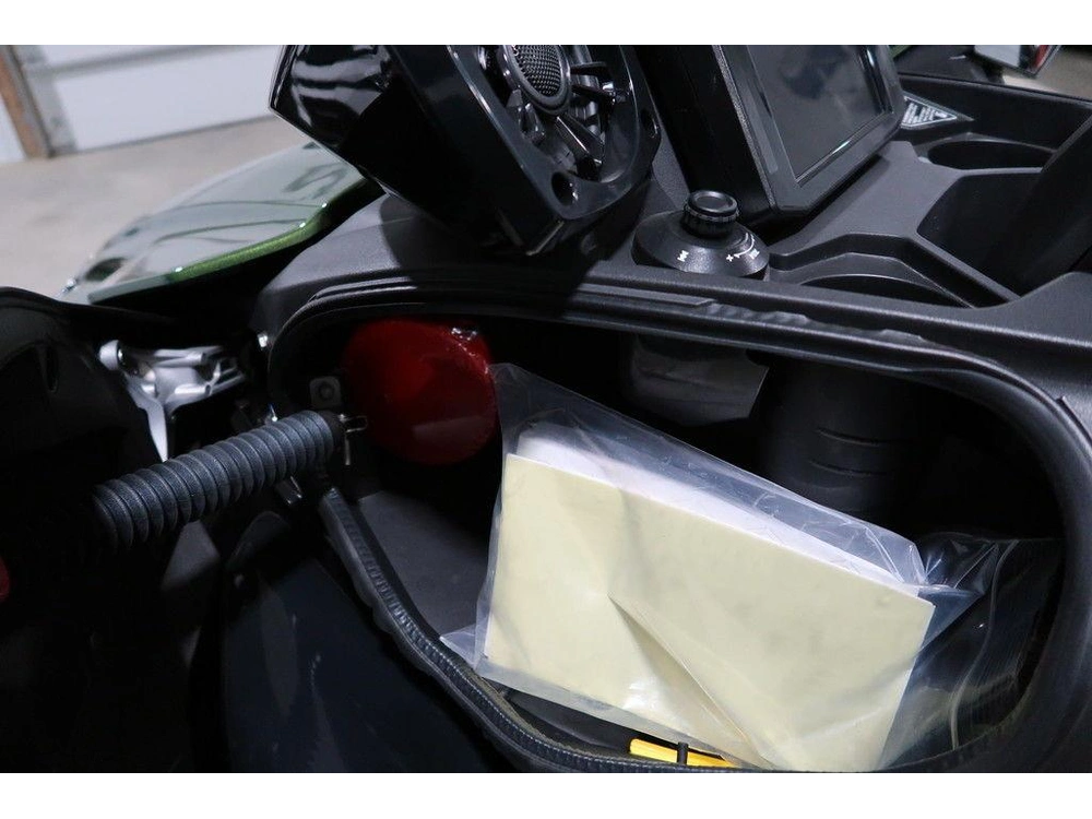 2025 Kawasaki Ultra 310lx alt