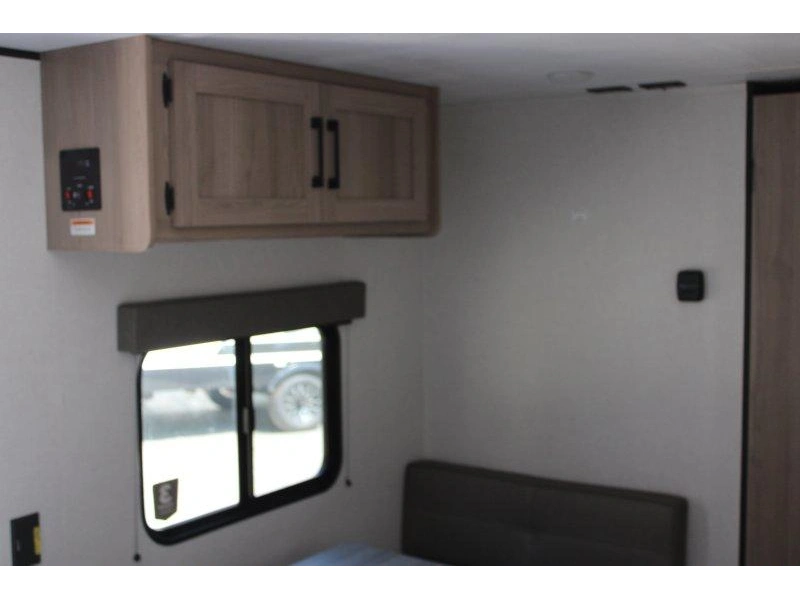 Keystone Rv Coleman 17r 2026 alt