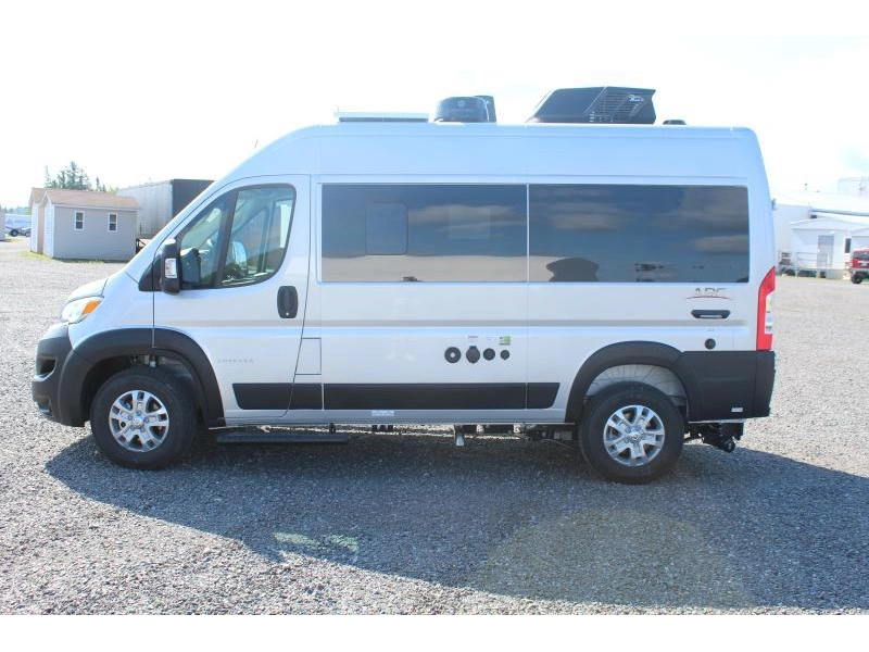 Entegra Coach Arc 18c 2025 alt