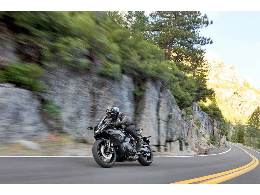 2026 Yamaha Yzf-r7 Raven Black alt
