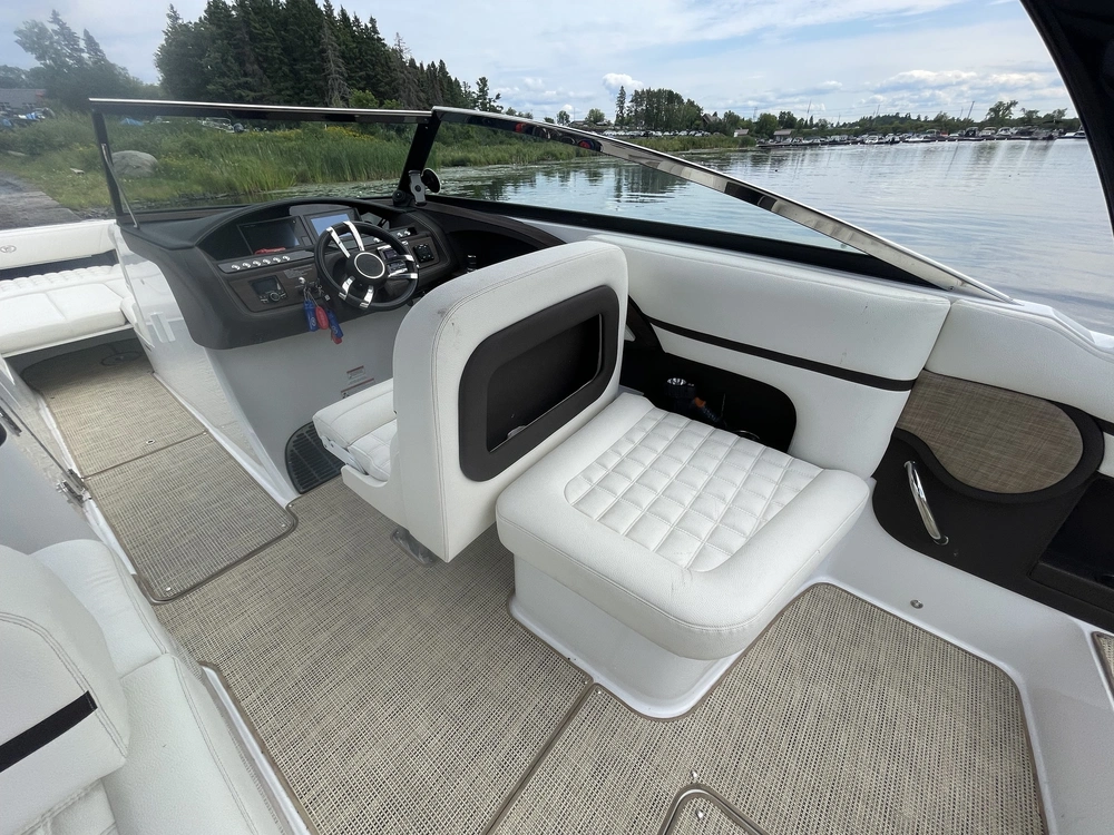 2017 Cobalt Boats R30 alt