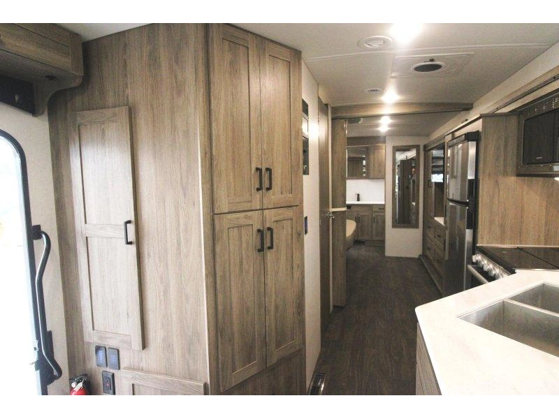 2024 Winnebago Sunstar 33k alt