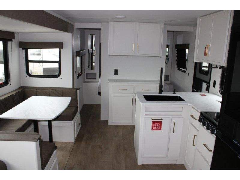 Grand Design Transcend 27dbx 2026 alt