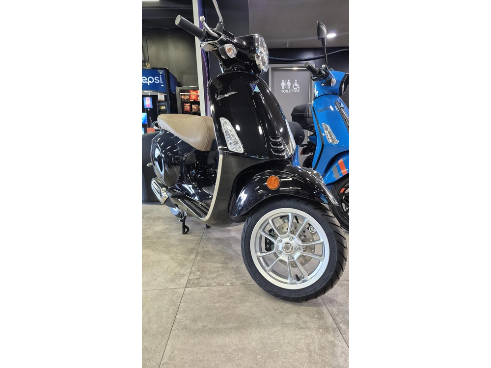 Vespa Primavera 150 2022 alt