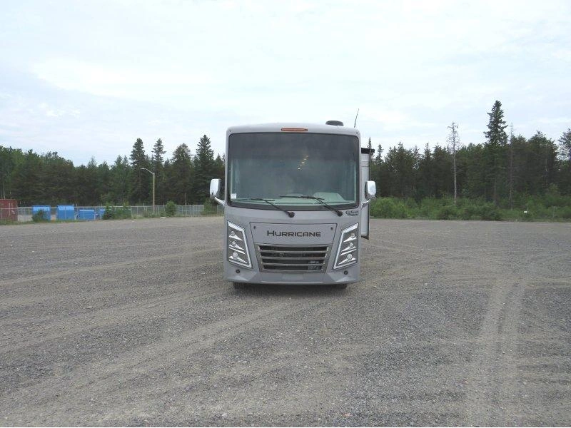 2026 Thor Motor Coach Hurricane 29l alt