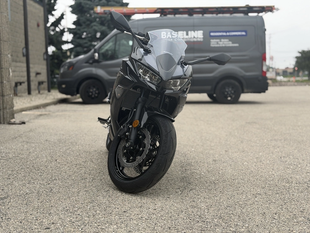 2026 Kawasaki Ninja 650 alt