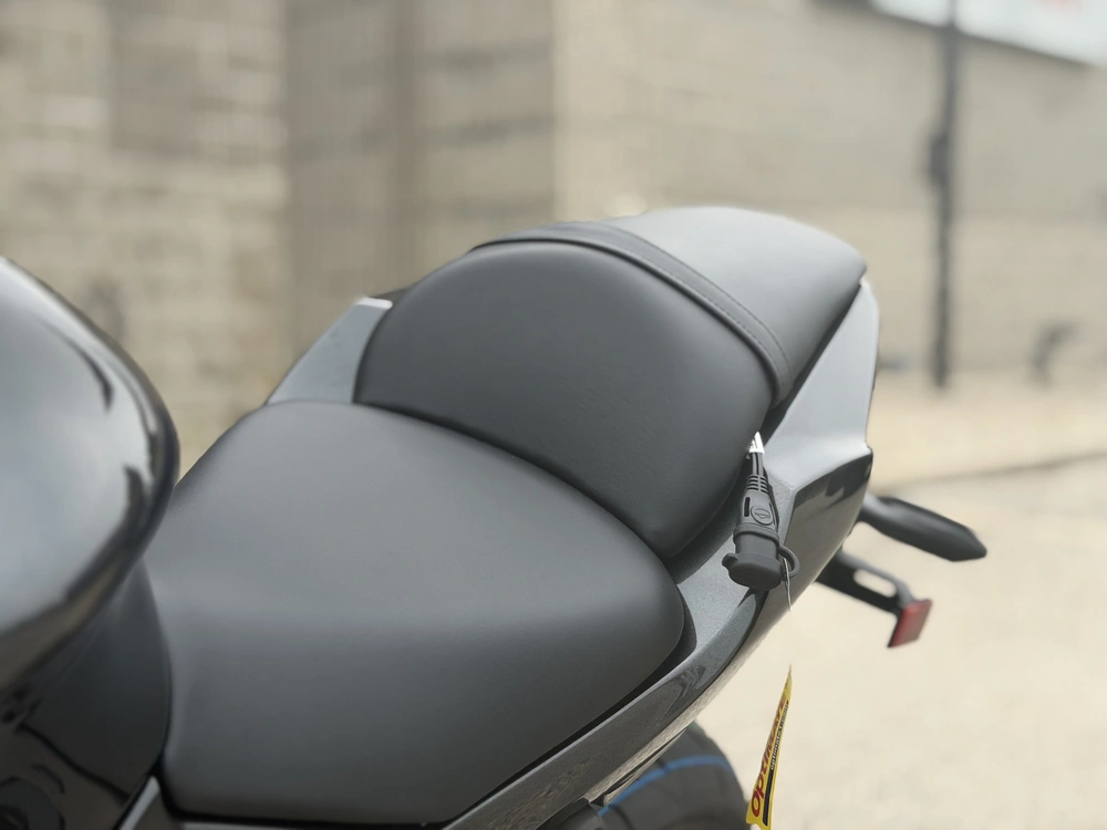 2026 Kawasaki Ninja 650 alt