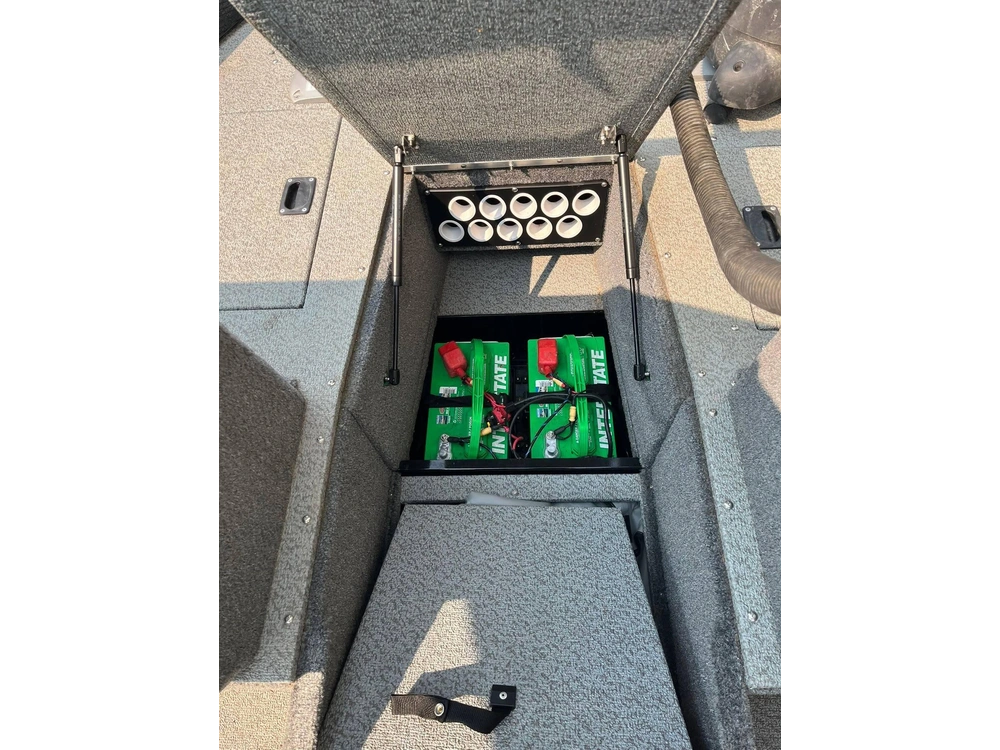 2018 Lund Boat Co 1775 Impact alt