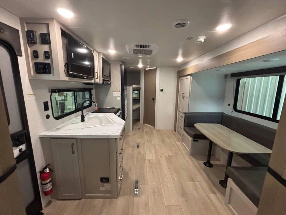 Jayco Jay Flight 245bhs 2027 alt
