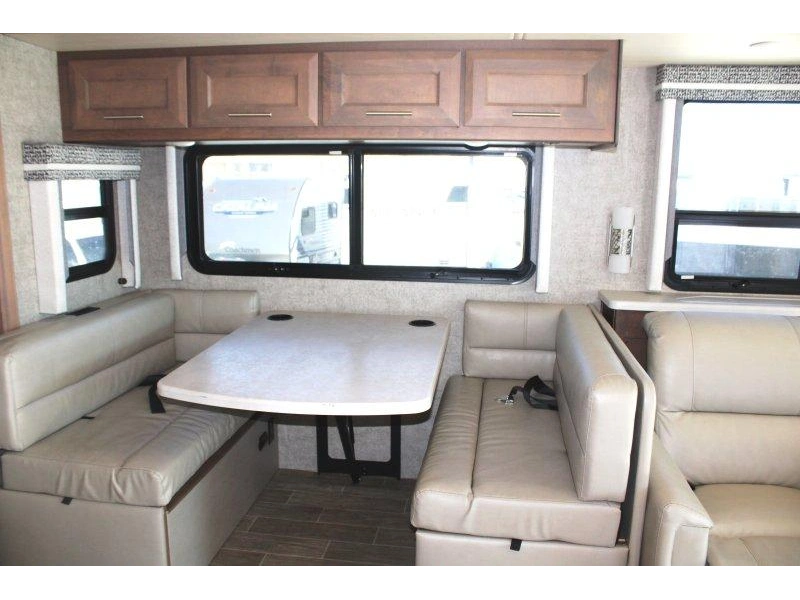 Thor Motor Coach Miramar 35.2 2022 alt