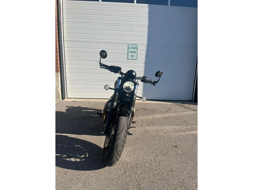 2023 Triumph Bonneville Bobber Matte Storm Grey / Matte Ironstone alt