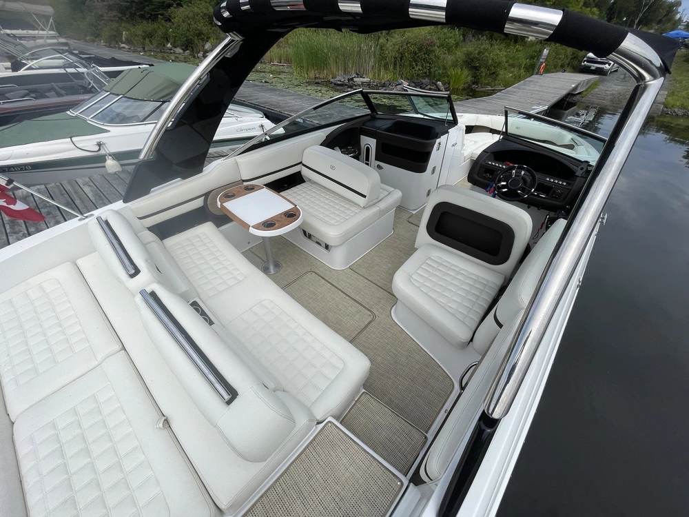 2017 Cobalt Boats R30 alt