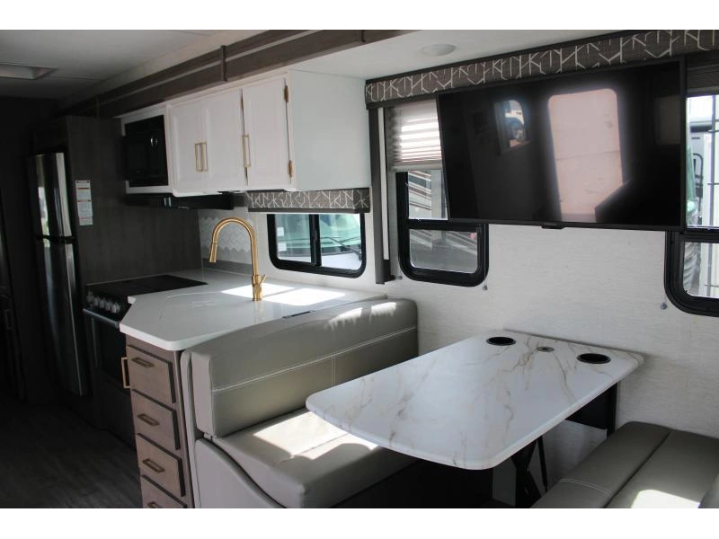 Thor Motor Coach Resonate 30c 2024 alt